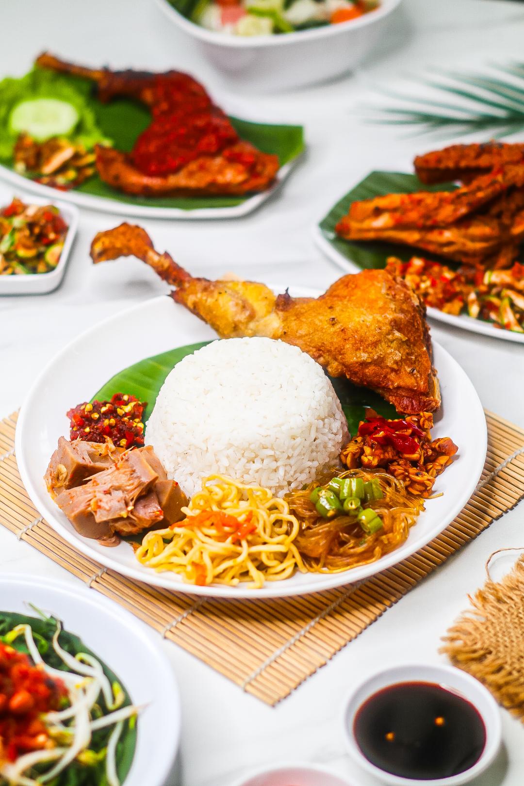 Nasi Campur Ayam Goreng Kampung